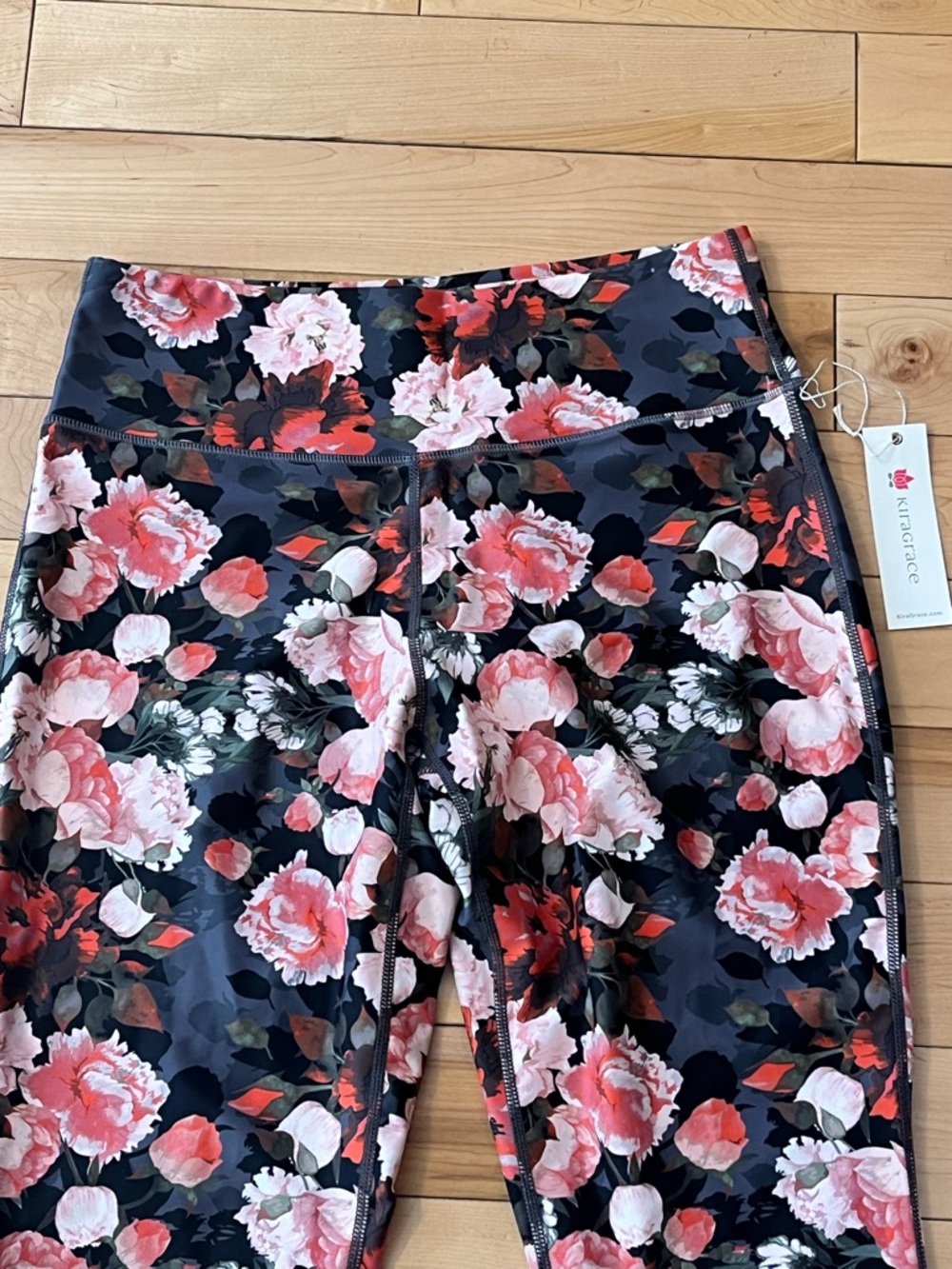 NWT Kiragrace Floral Print Active Leggings Pink & Black cropped size large - Picture 3 of 6